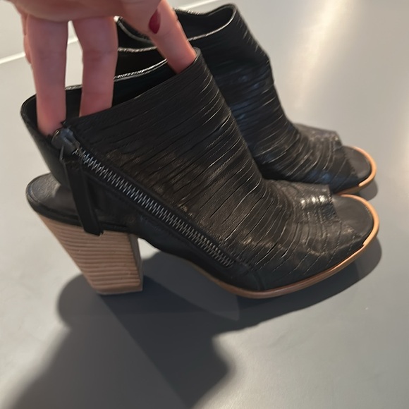 Paul Green Women’s Cayanne Peep Toe - Picture 3 of 4